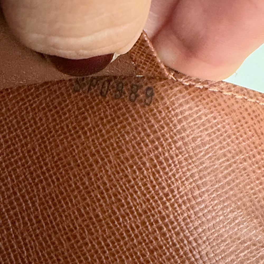 Louis Vuitton MM Ring Agenda (Medium) - Picture 12 of 14